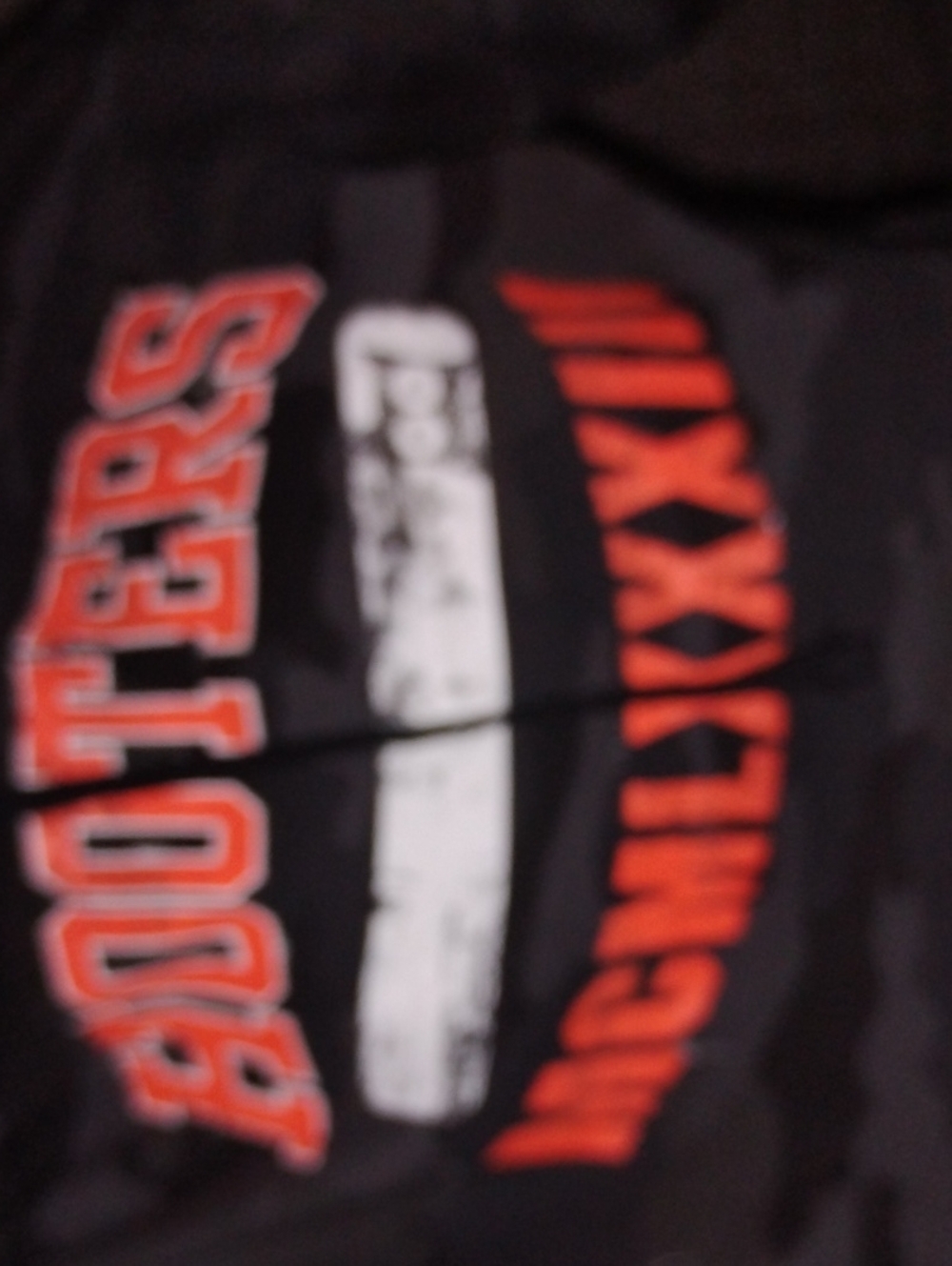 Hooters Camo Women's Cropped Sweatshirt
